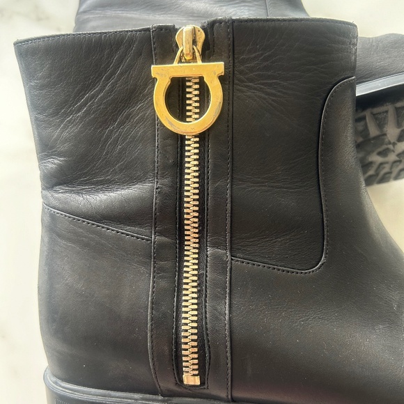 Ferragamo Gancini Black Leather Moto Ankle Boots 38.5 B - Picture 2 of 9